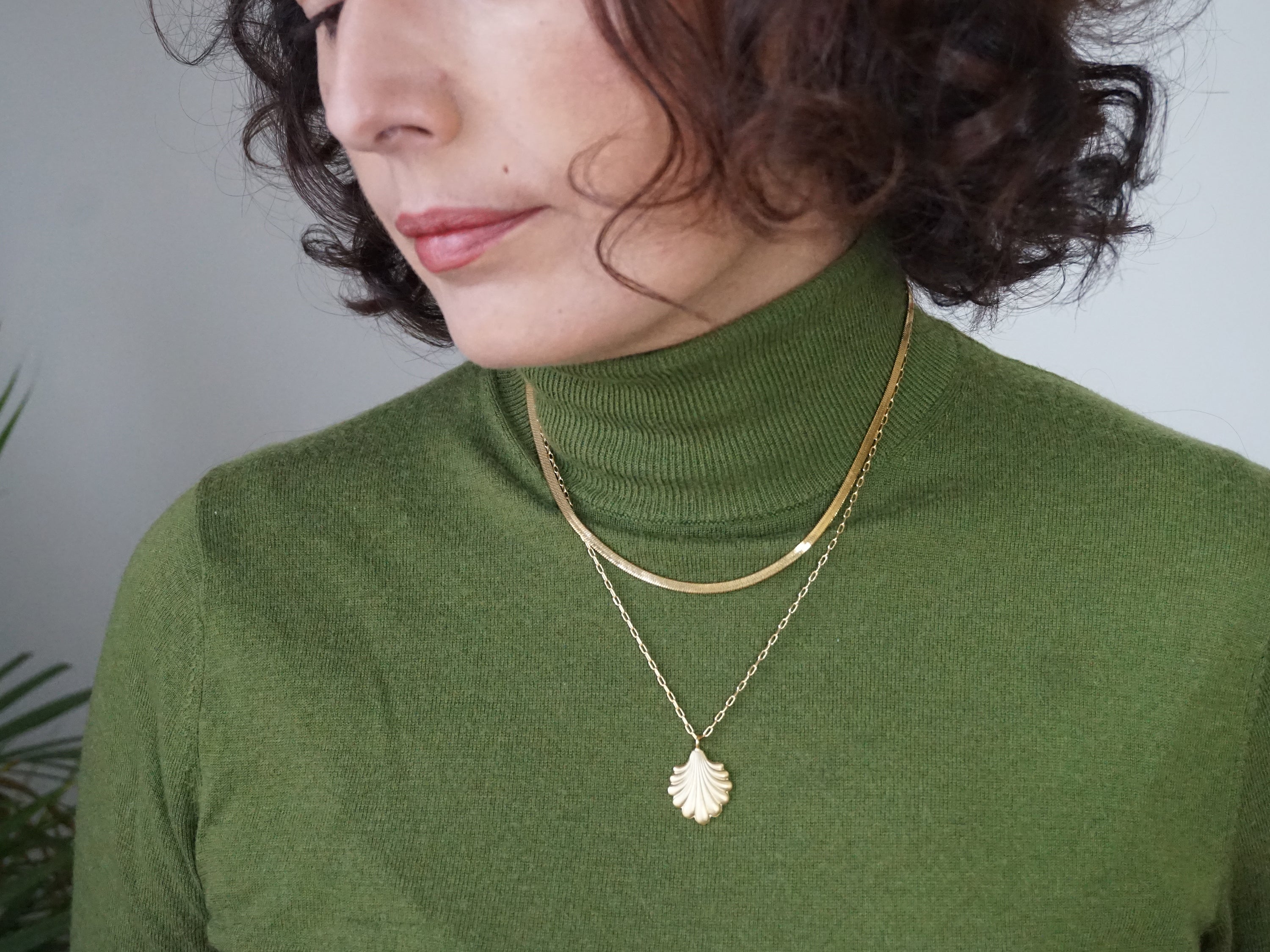 VICTORIAN SHELL NECKLACE