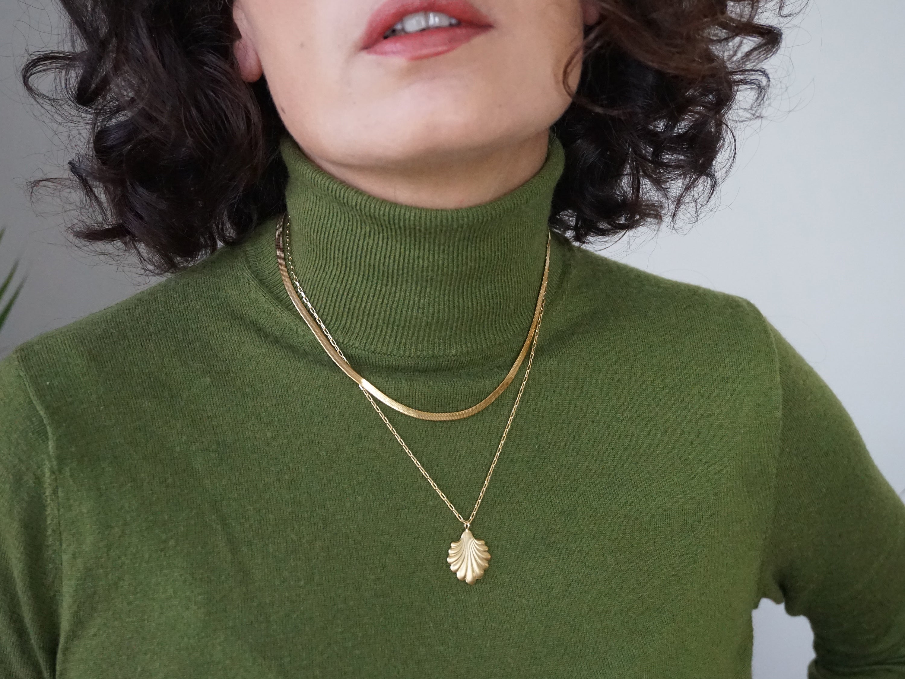 VICTORIAN SHELL NECKLACE