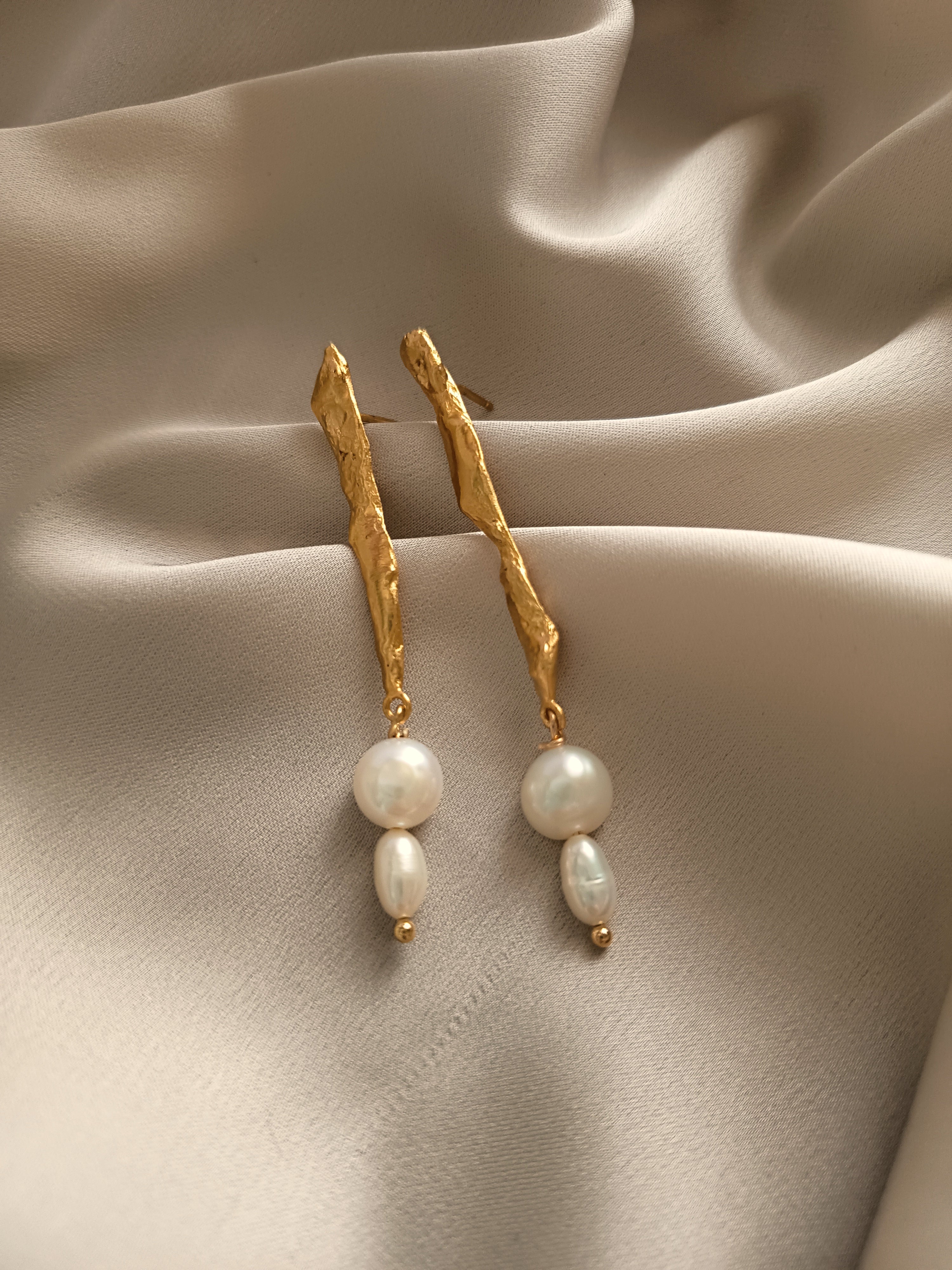 PEARL AND BAR EARRINGS