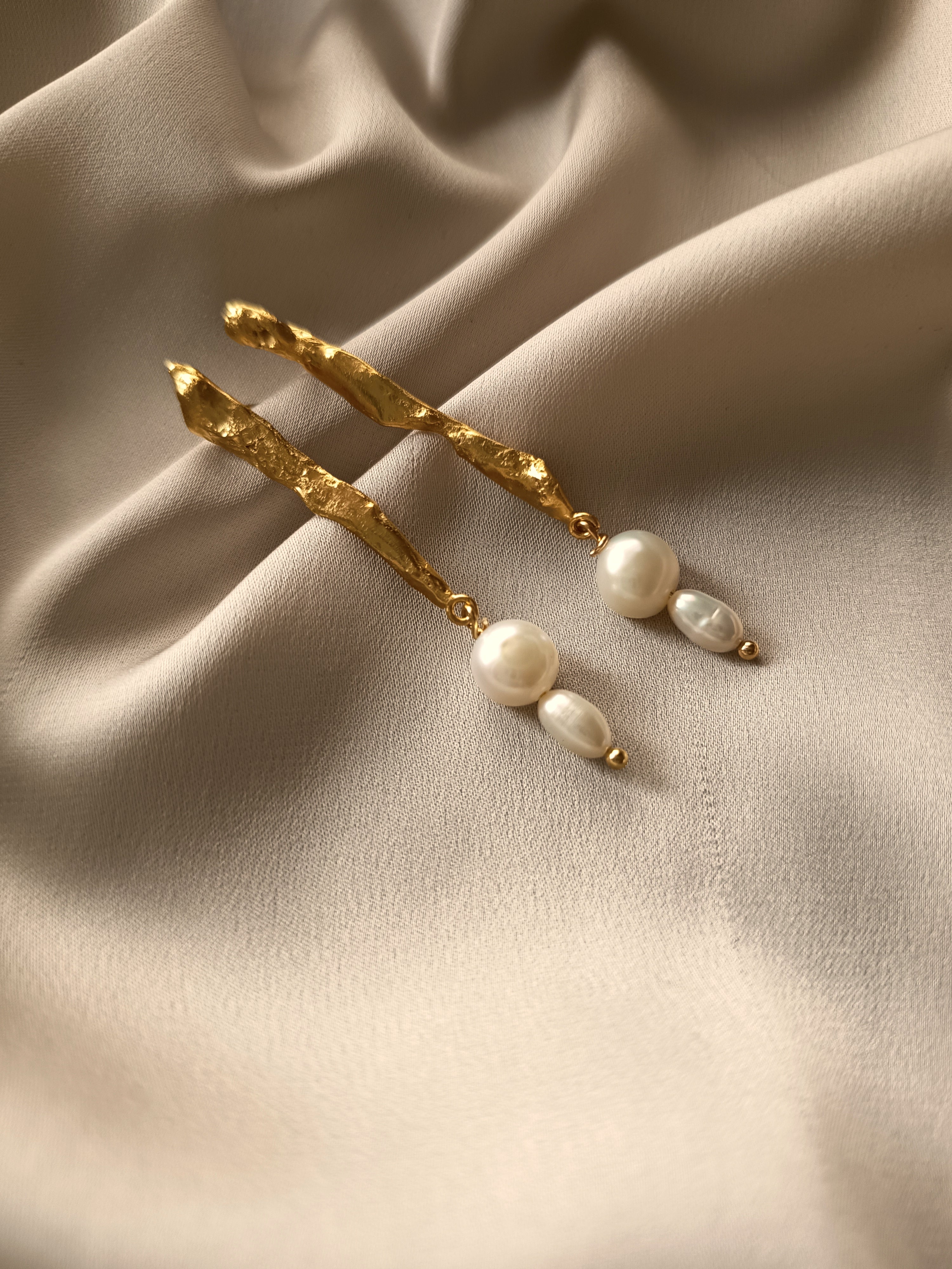 PEARL AND BAR EARRINGS