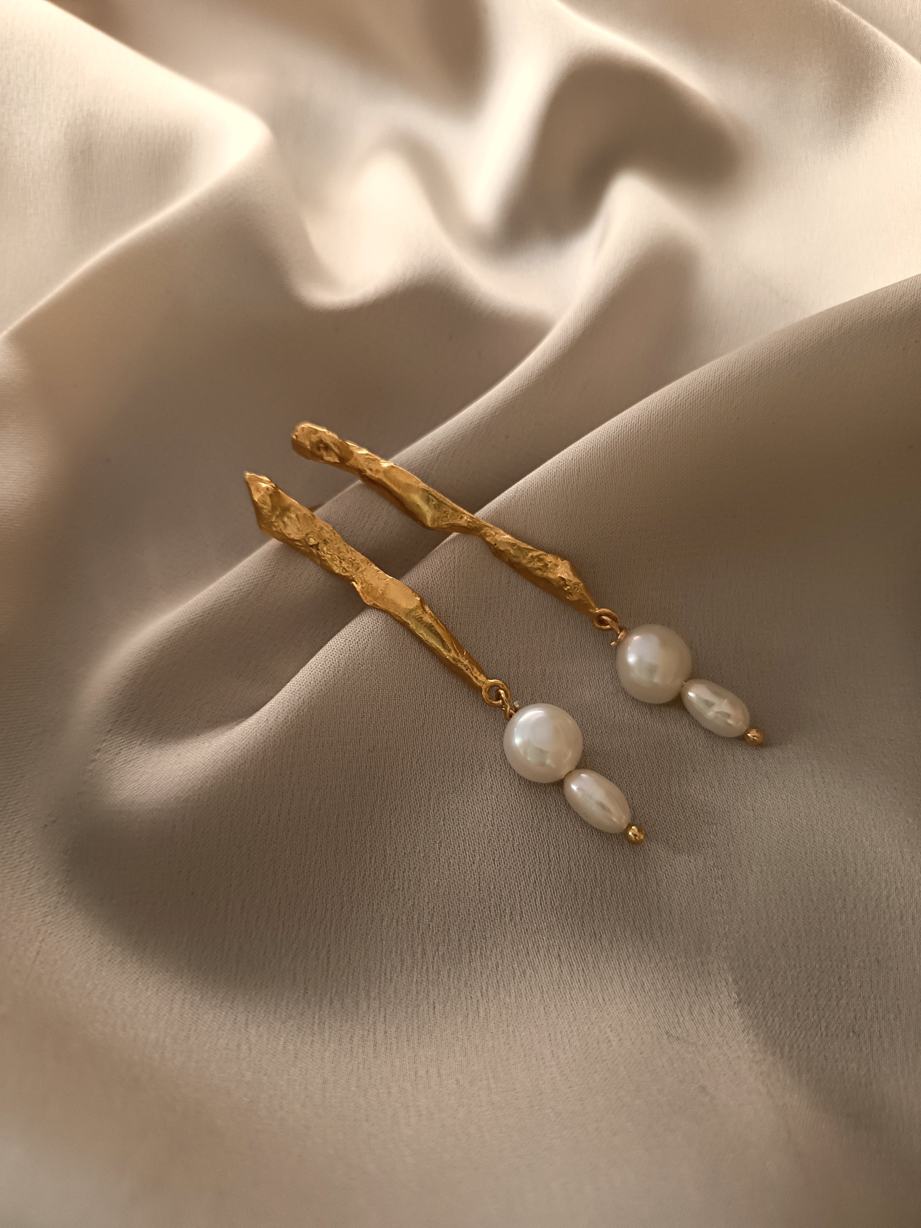 PEARL AND BAR EARRINGS