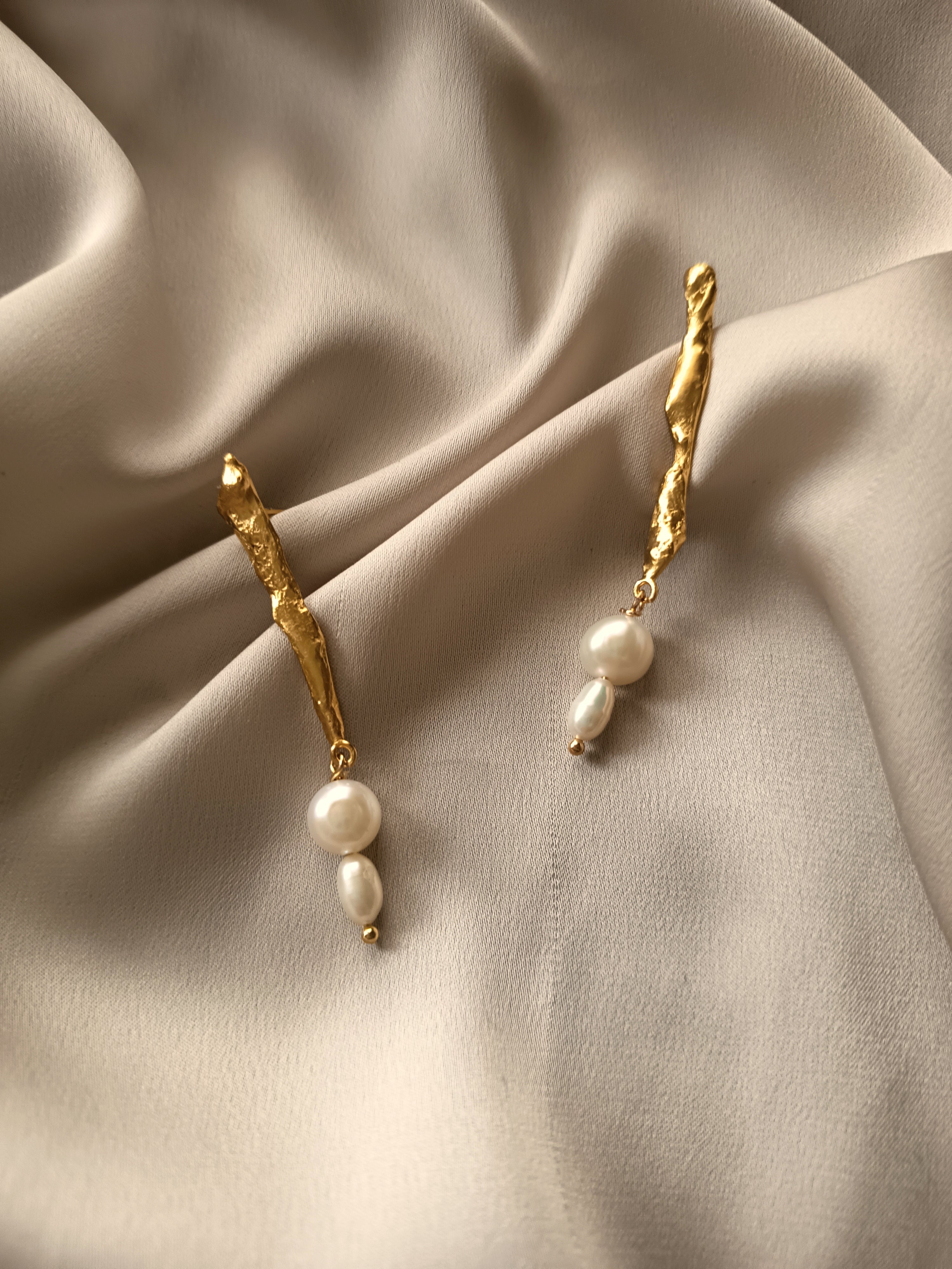 PEARL AND BAR EARRINGS