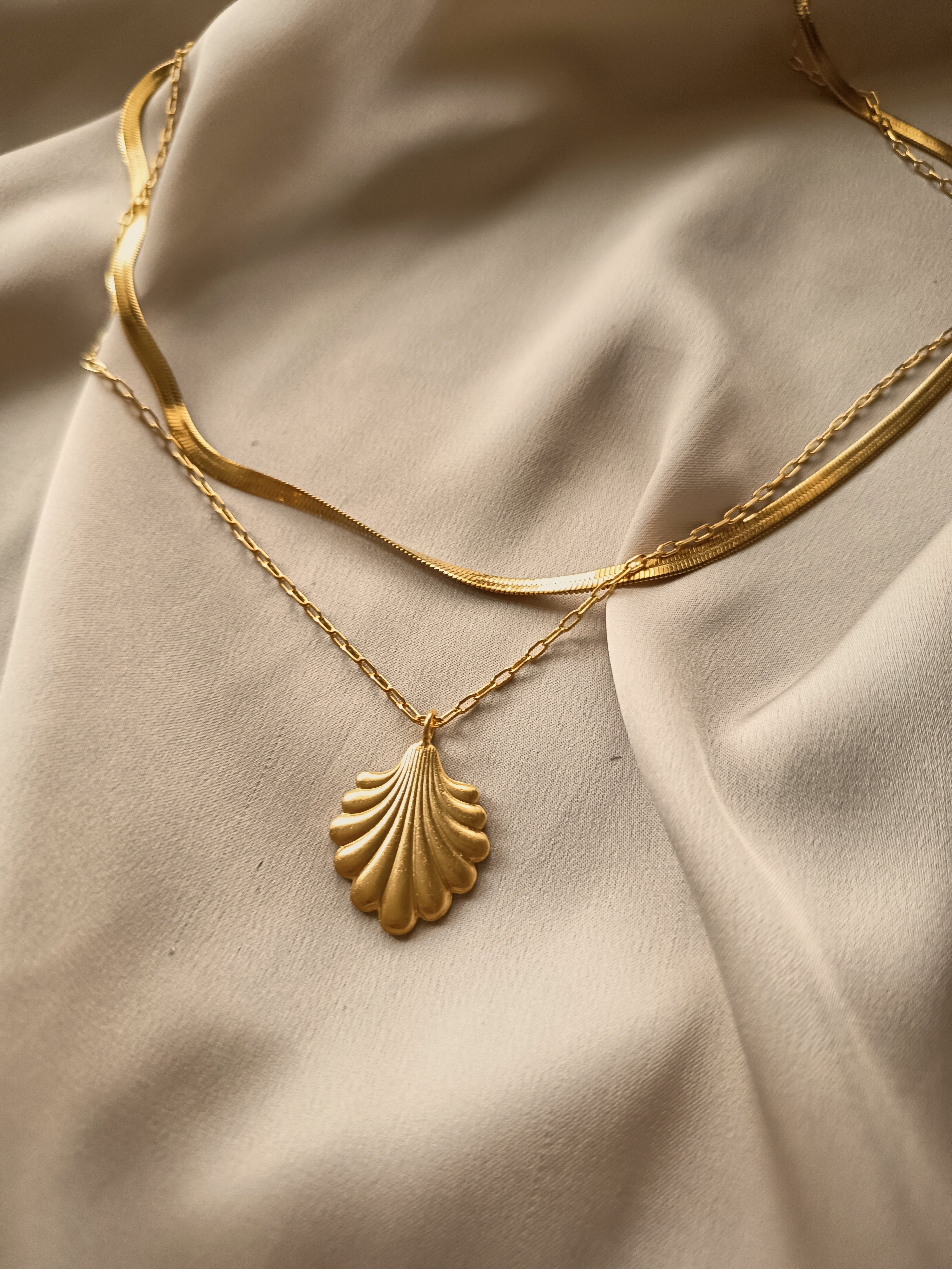 VICTORIAN SHELL NECKLACE