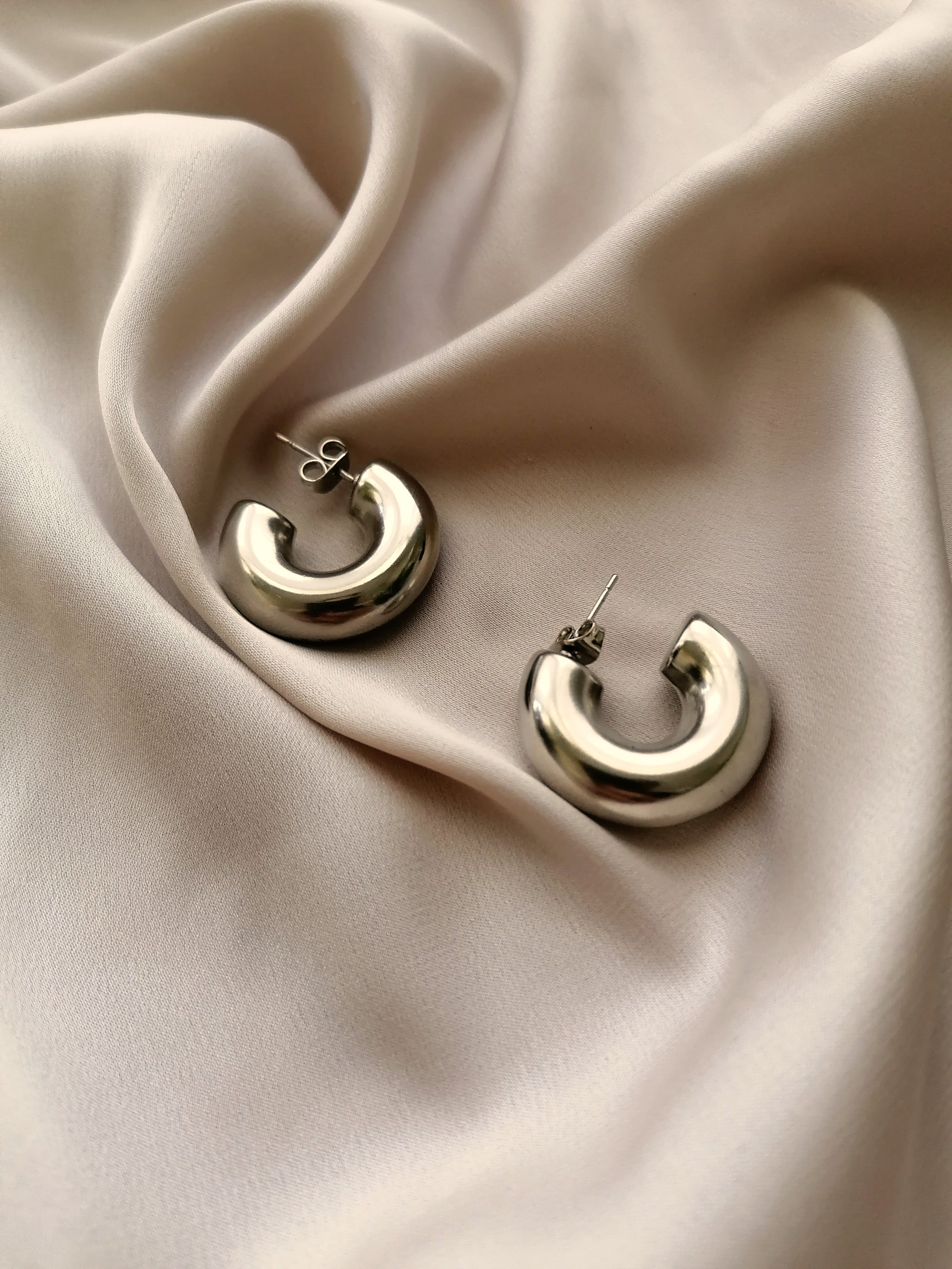 REBECA HOOPS
